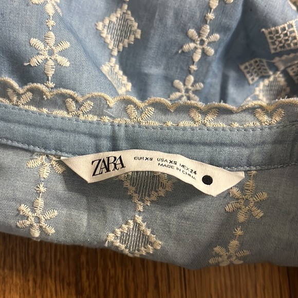 Zara Woman’s Blue Printed Button Down Blouse Size XS - Picture 4 of 5